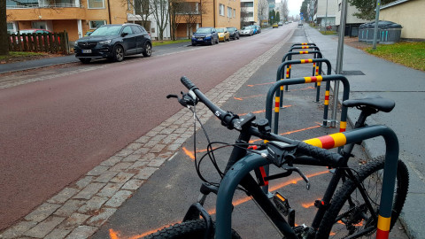 Polkupyöriä pyörätelineissä. Image Erja Mutanen