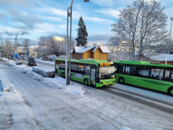 Linkki-linja 25 ajaa talvella Hannikaisenkadulla. Kuva Kristiina Pentikäinen