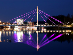 Ylistön silta valaistuna Valon kaupunki -tapahtumassa 2017